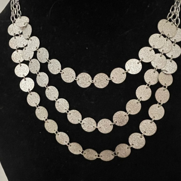 Vintage 16” New York & Co. silver tone layered necklace with 50 coin discs - Picture 2 of 7